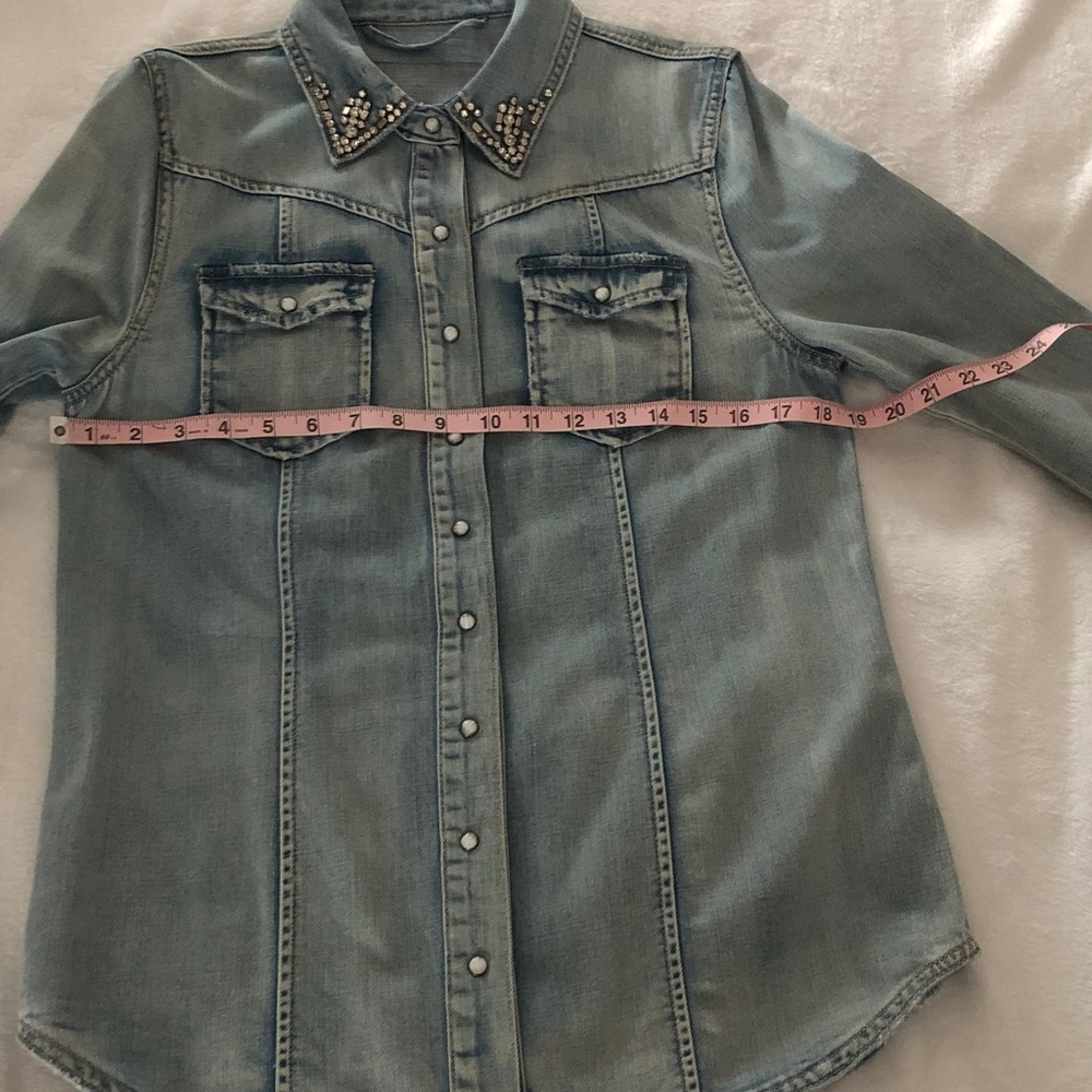 Rhinestone & Studs Denim Shirt! Pearlize snap front! 2 pockets! 3/4 sleeve! S/M - Picture 12 of 15